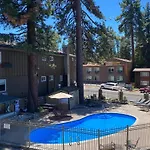 Moose And Maple Lodge