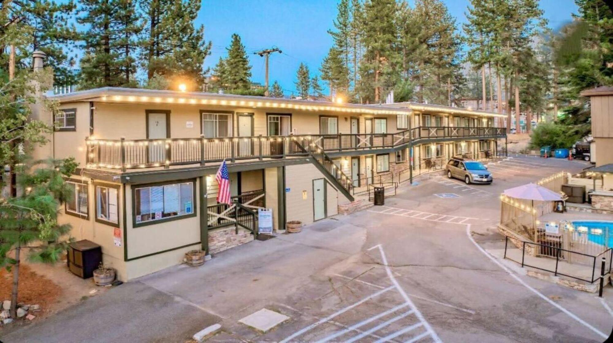 Motel Moose And Maple *